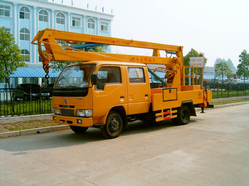 東風銳鈴雙排高空作(zuò)業車(chē)