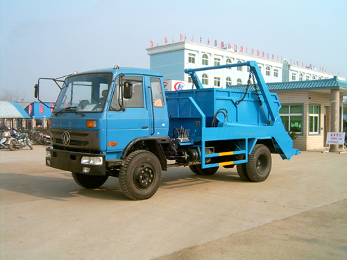 東風145/8噸擺臂式垃圾車(chē)