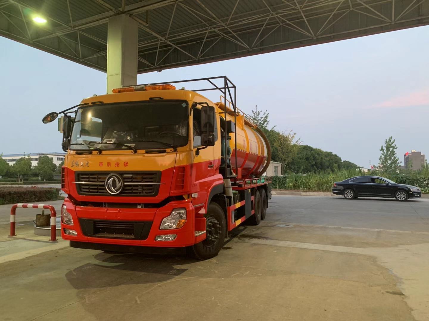 東風天龍20方-22方清洗吸污雙用(yòng)車(chē)帶副發動機