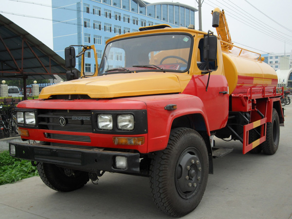 東風140尖頭6立方吸糞車(chē)