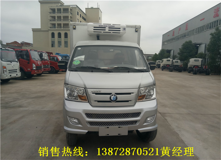 重汽3.5米箱體(tǐ)油氣兩用(yòng)冷藏車(chē)