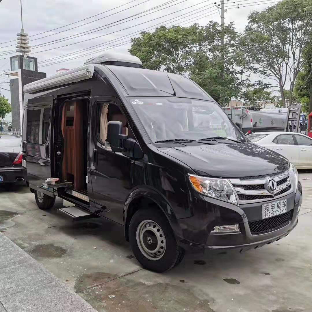 東風禦風長(cháng)軸高頂B型房車(chē)